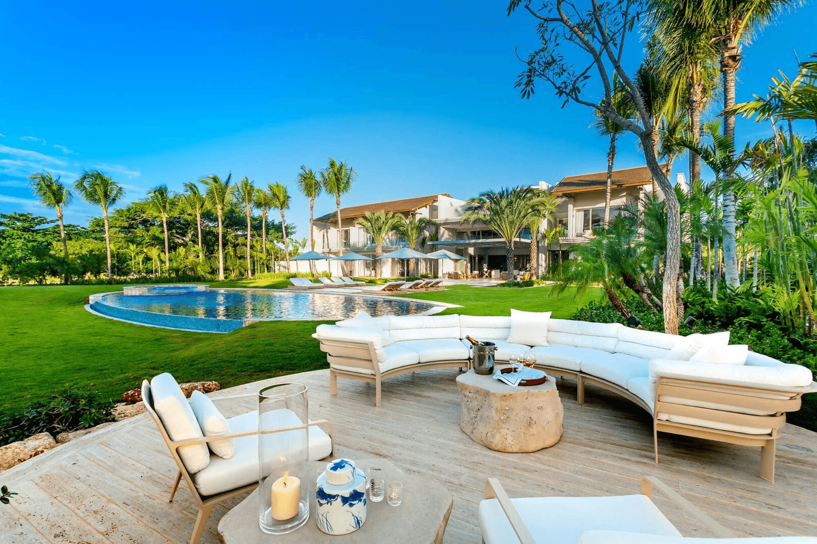 Luxury modern house built on a dramatic cliff overlooking the ocean