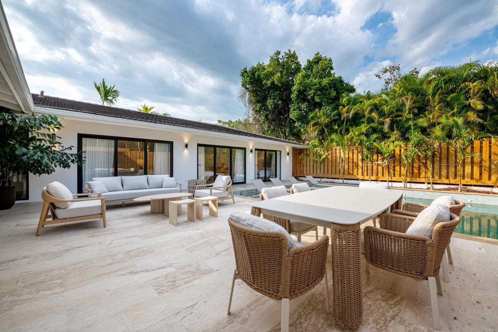 Renovated and furnished golf villa