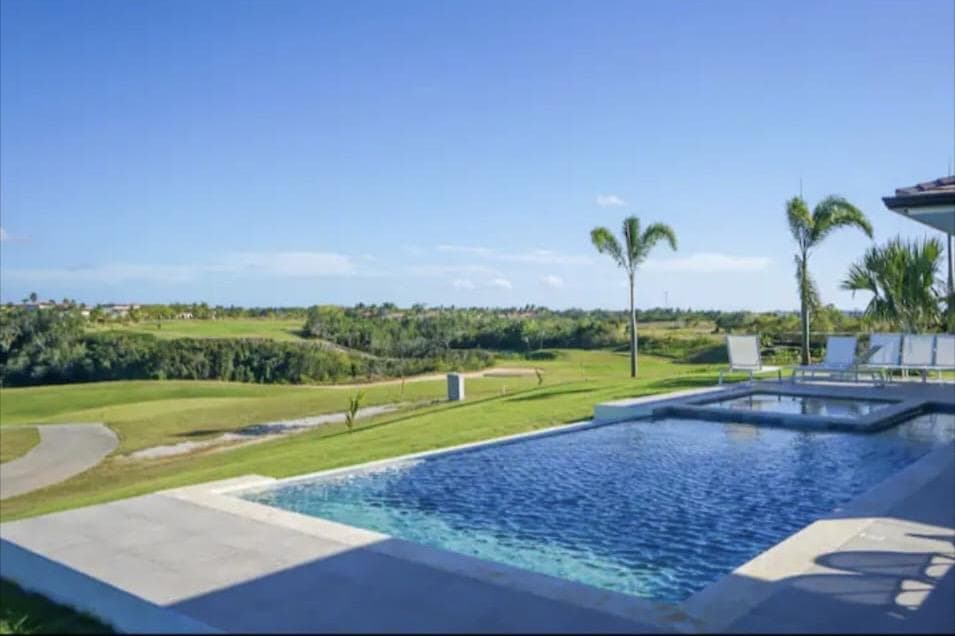 Villa de Lujo de 4 Hab. en Venta en La Estancia Golf |Vista al campo de golf