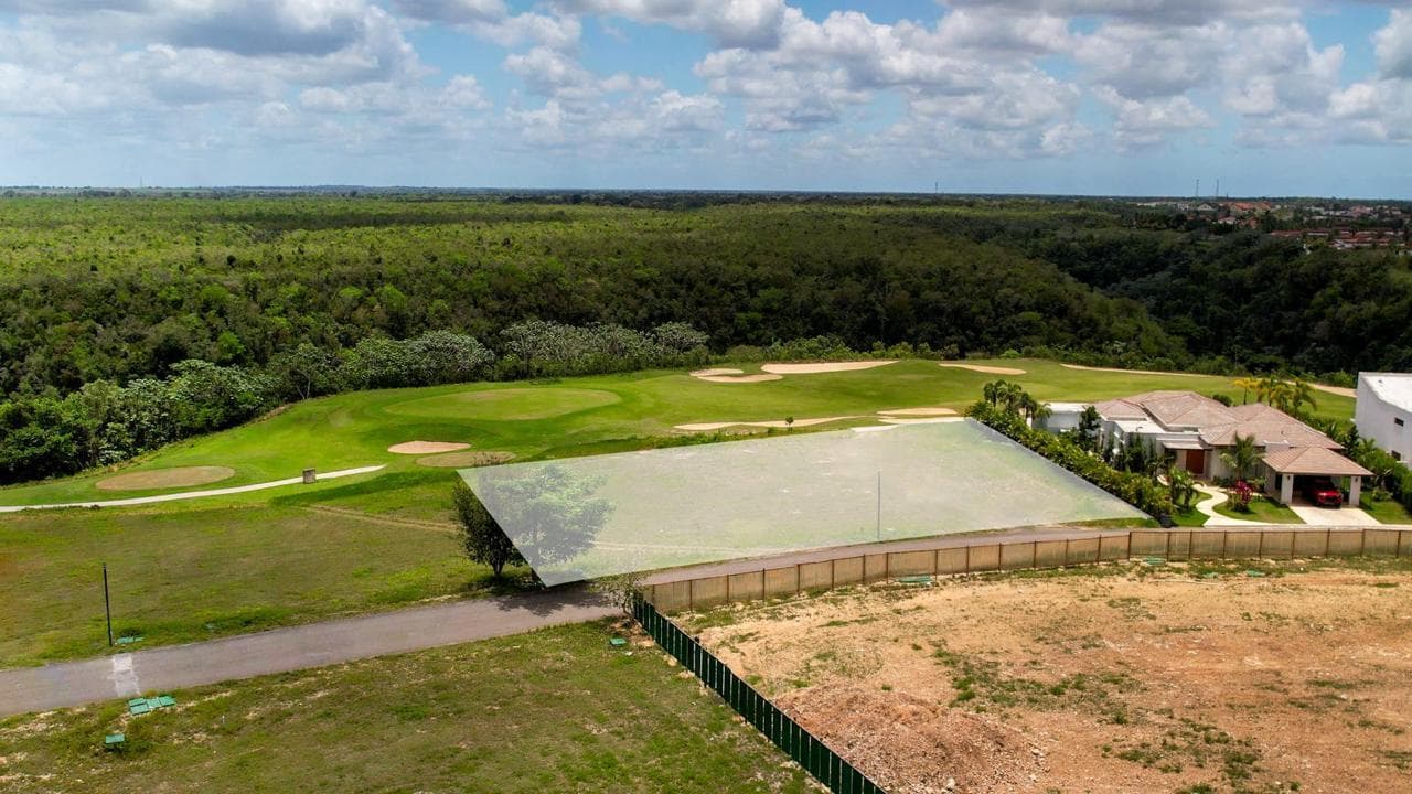 Lote con vista al campo de golf y cañada