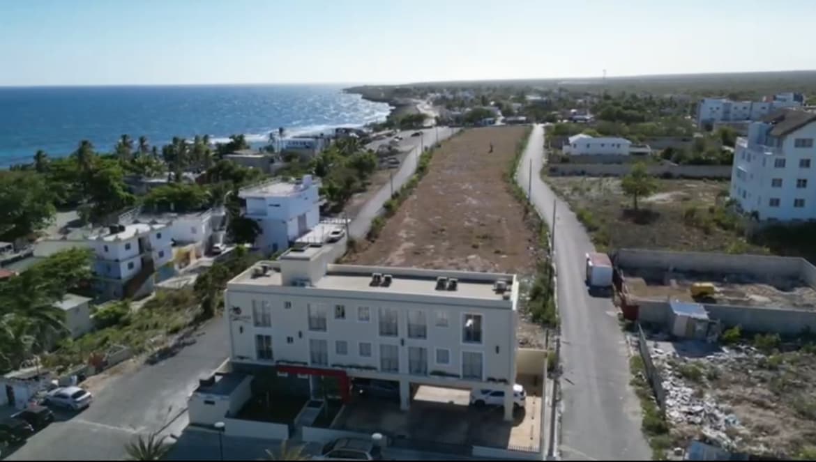 Terreno a pocos metros de la playa